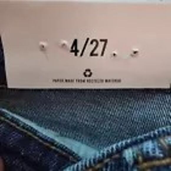 Kensie Women's High Rise Raw Hem Denim Shorts Size 4/27 Blue NWT - Picture 4 of 5